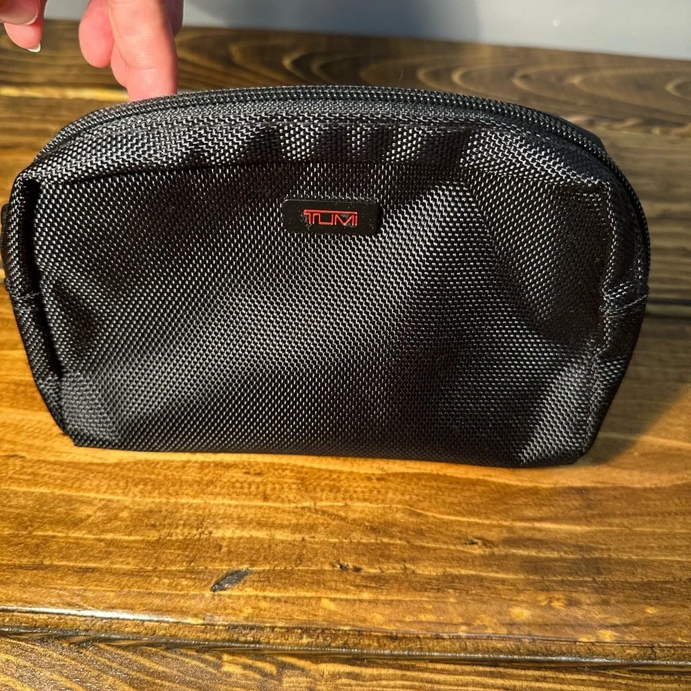TUMI Alpha MINI CASE Delta AIRLINE First CLASS AMENITY BAG Ballistic Nylon